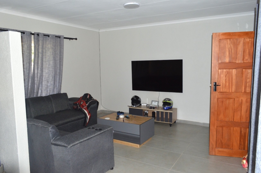 4 Bedroom Property for Sale in Flamwood North West